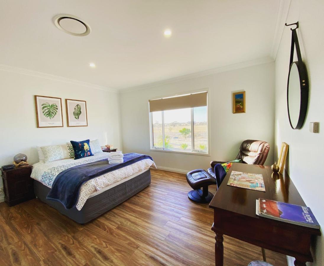 The Mains Guest House 2 Bedroom Farm Stay Corrigin Exterior foto